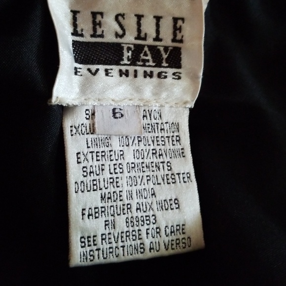 SOLD!!🚫🚫Beaded Cropped Bolero - Picture 5 of 7